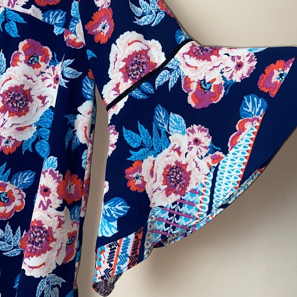 Floral Top - Picture 4 of 7